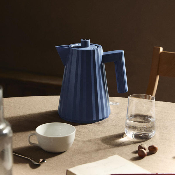 Alessi Plisse vedenkeitin 1L sininen - keittiö Spazio