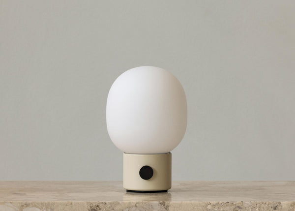 Audo Copenhagen JWDA ladattava pöytävalaisin, alabaster white - Spazio