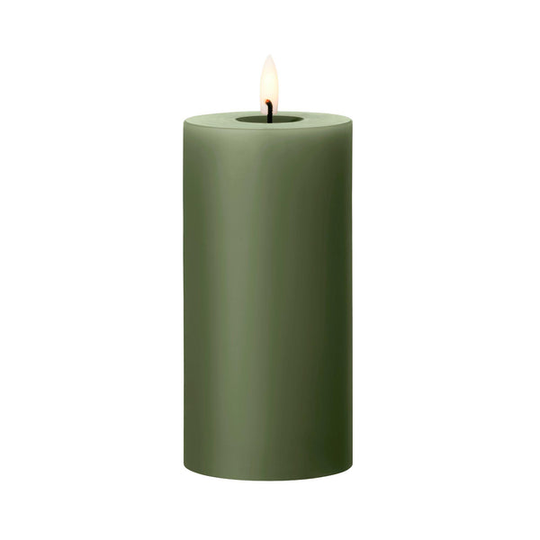 Ester & Erik, LED pilarikynttilä, 15cm, soil green - kynttilänjalat ja kynttilät Spazio