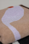Mette Ditmer Vieraspyyhe hiekka lila - kylpyhuonetekstiilit Spazio
