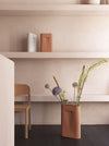 Muuto Ridge maljakko 48,5 cm terracotta - Vaasit Sisustus Spazio