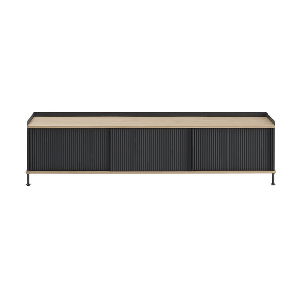 Muuto Enfold tv-taso 186 cm musta tammi - Säilytyskalusteet Spazio