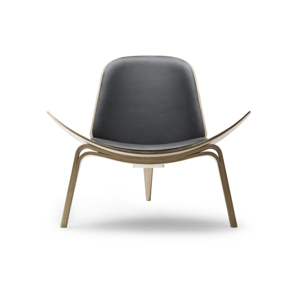 Carl Hansen & søn, Shell tuoli, valkoöljytty tammi, musta nahka - Tuolit Spazio