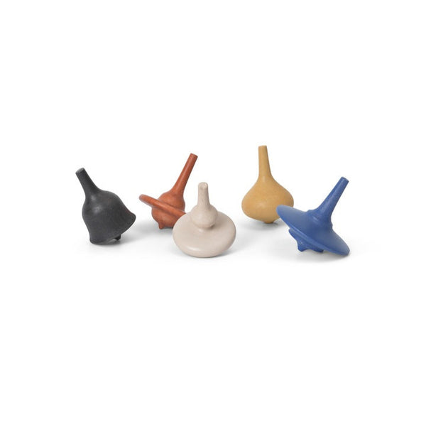 Ferm Living Spin Tops -lelusarja, musta, punainen, valkoinen, keltainen, sininen, pyökki - Muut Spazio