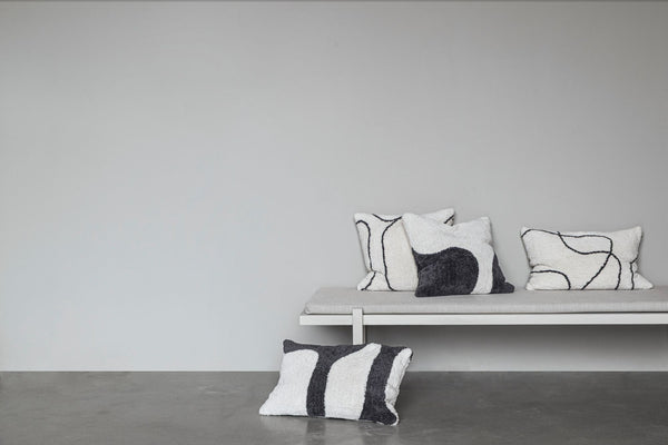 Mette Ditmer Shadow tyynynpäällinen, off-white - sisustustyynyt Spazio
