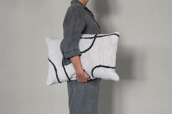 Mette Ditmer Shadow tyynynpäällinen, off-white - sisustustyynyt Spazio