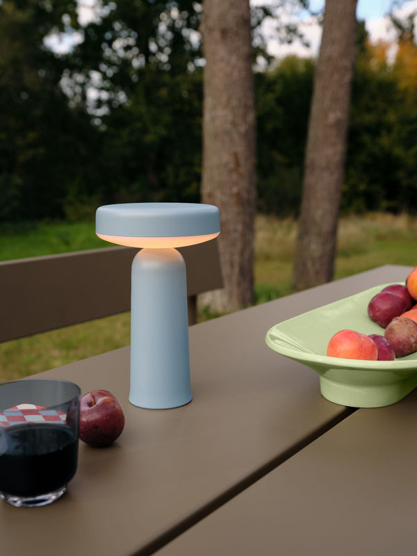 Muuto Ease ladattava pöytävalaisin, vaaleansininen - Pöytävalaisimet Spazio