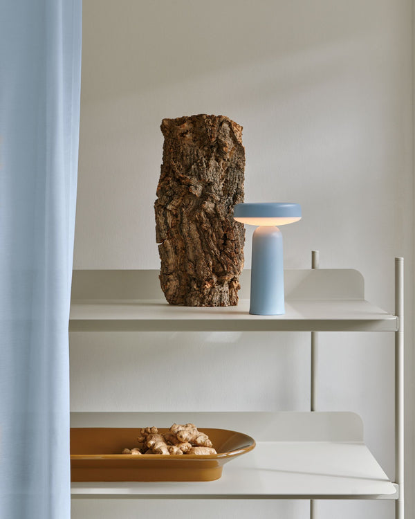 Muuto Ease ladattava pöytävalaisin, vaaleansininen - Pöytävalaisimet Spazio