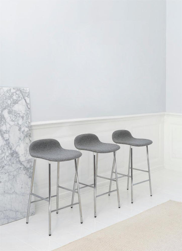 Normann Copenhagen, Form baarituoli, harmaa, kromi - Tuolit Spazio