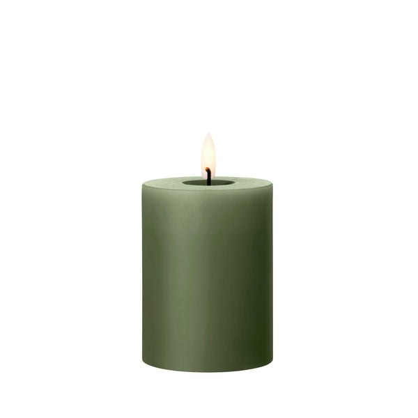 Ester & Erik, LED pilarikynttilä, 10cm, soil green - kynttilänjalat ja kynttilät Spazio