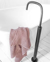 Magic Linen kylpypyyhe Waffle woodrose - matot ja tekstiilit Spazio