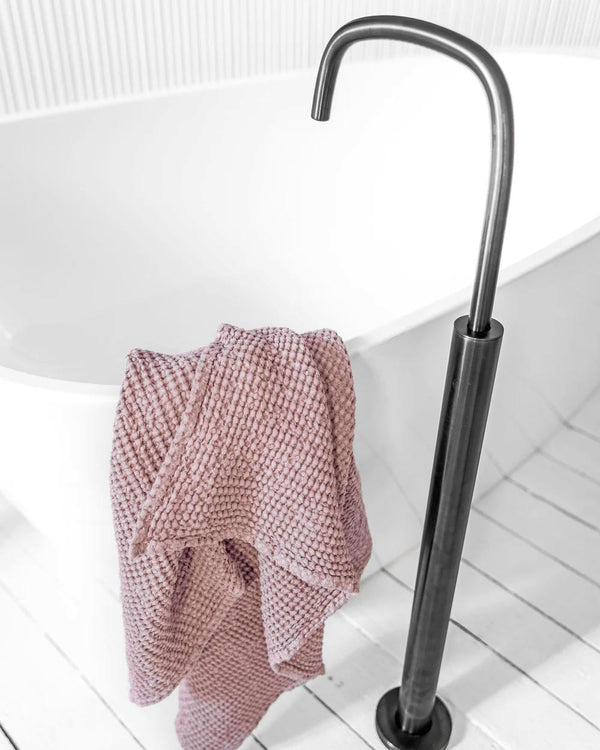 Magic Linen kylpypyyhe Waffle woodrose - matot ja tekstiilit Spazio