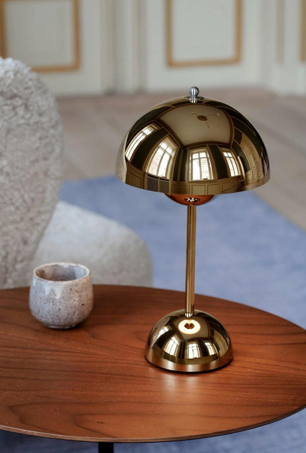 &Tradition Flowerpot VP9 ladattava pöytävalaisin Brass