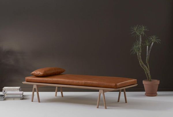 Level daybed, valkolakattu tammi/konjakinruskea nahka - Spazio
